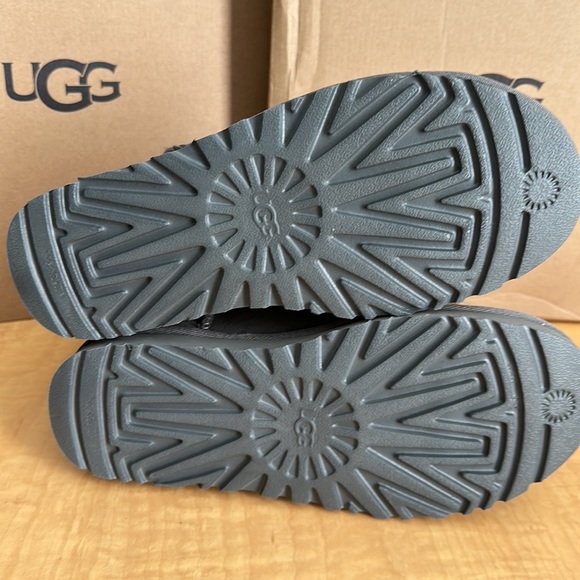 Ugg Women’s Classic Mini Bailey Bow Boot - Picture 5 of 5